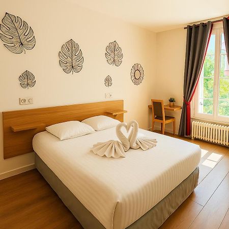 Logis Hotel Du Cirque Troyes Centre Historique Εξωτερικό φωτογραφία