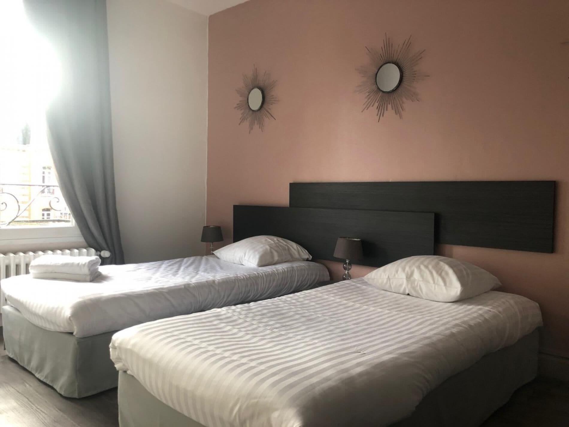 Logis Hotel Du Cirque Troyes Centre Historique Εξωτερικό φωτογραφία