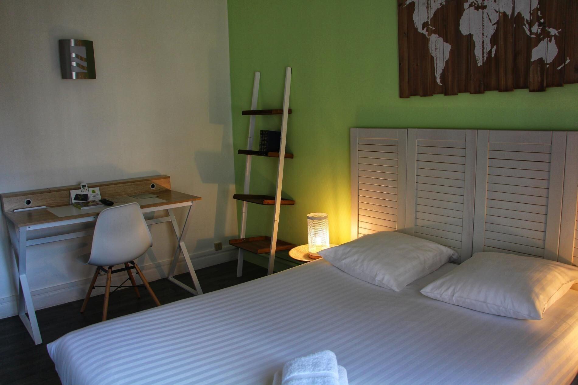 Logis Hotel Du Cirque Troyes Centre Historique Εξωτερικό φωτογραφία