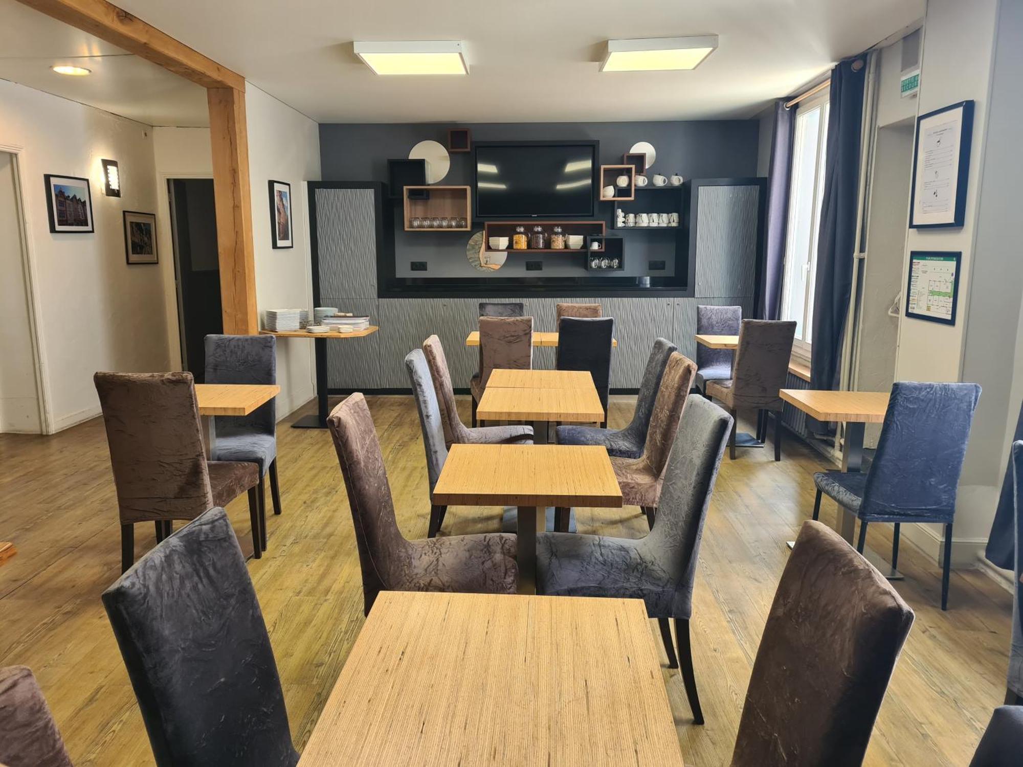 Logis Hotel Du Cirque Troyes Centre Historique Εξωτερικό φωτογραφία