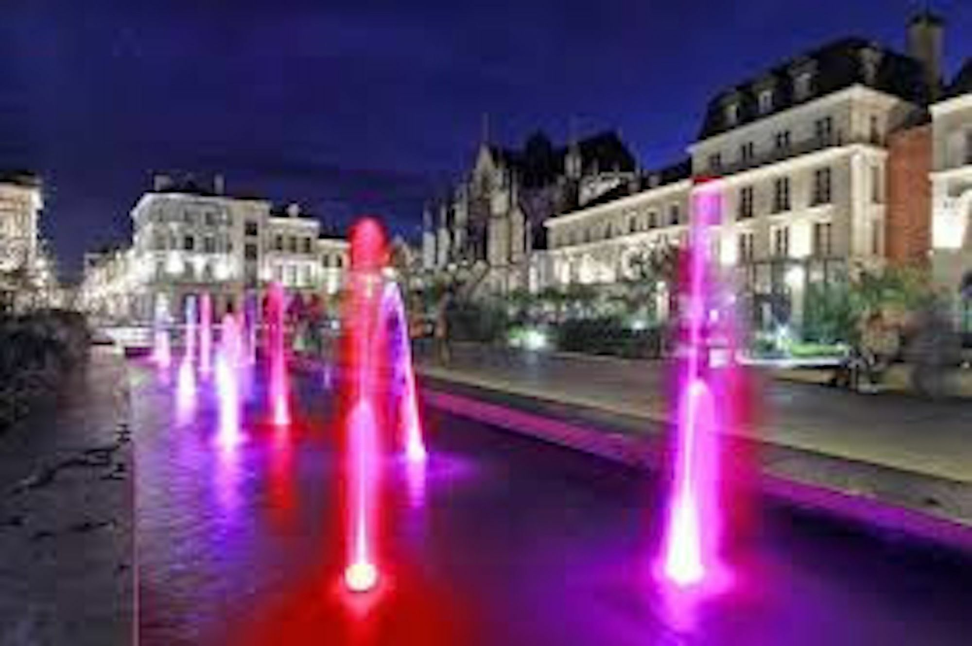 Logis Hotel Du Cirque Troyes Centre Historique Εξωτερικό φωτογραφία