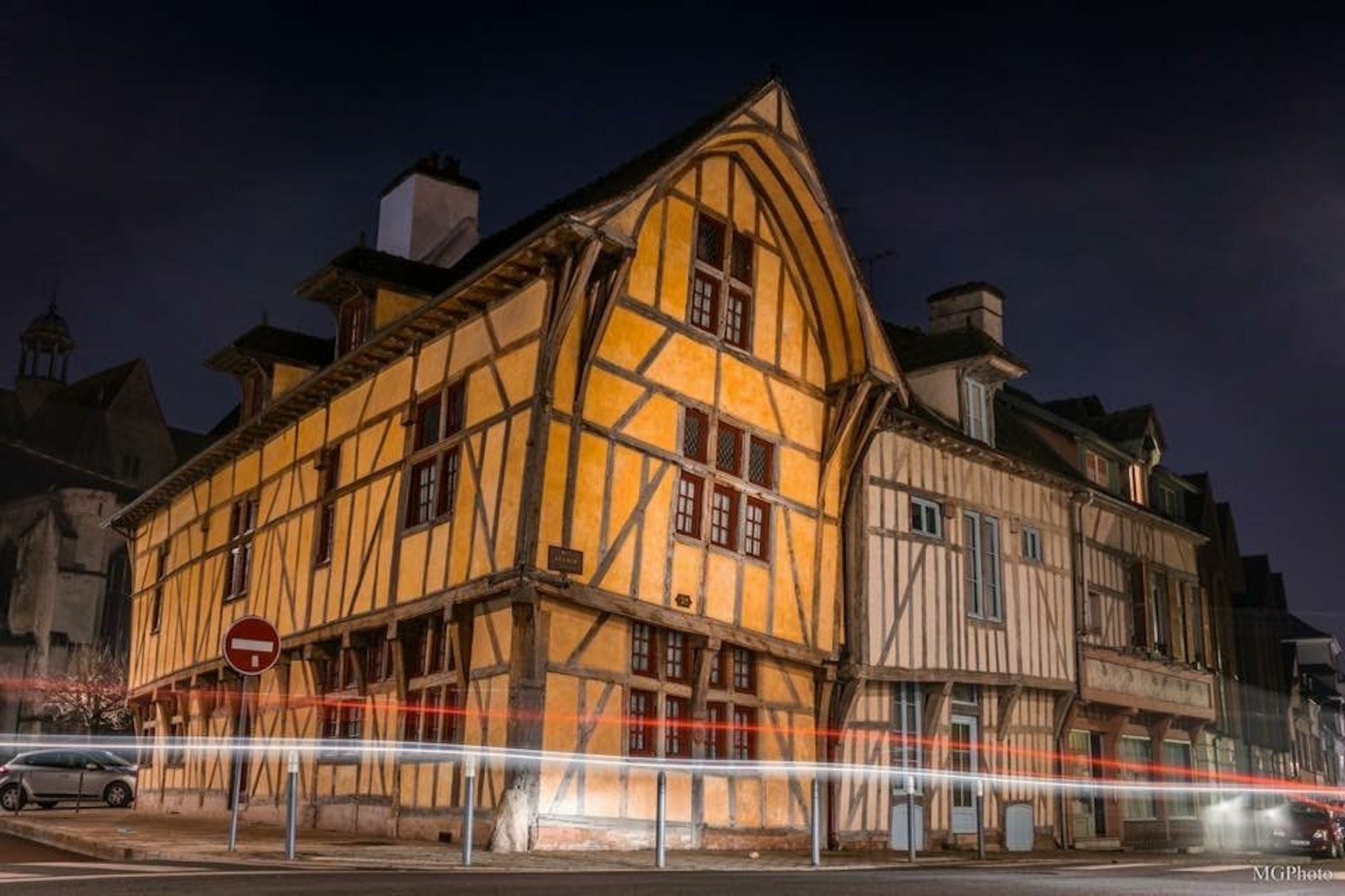 Logis Hotel Du Cirque Troyes Centre Historique Εξωτερικό φωτογραφία