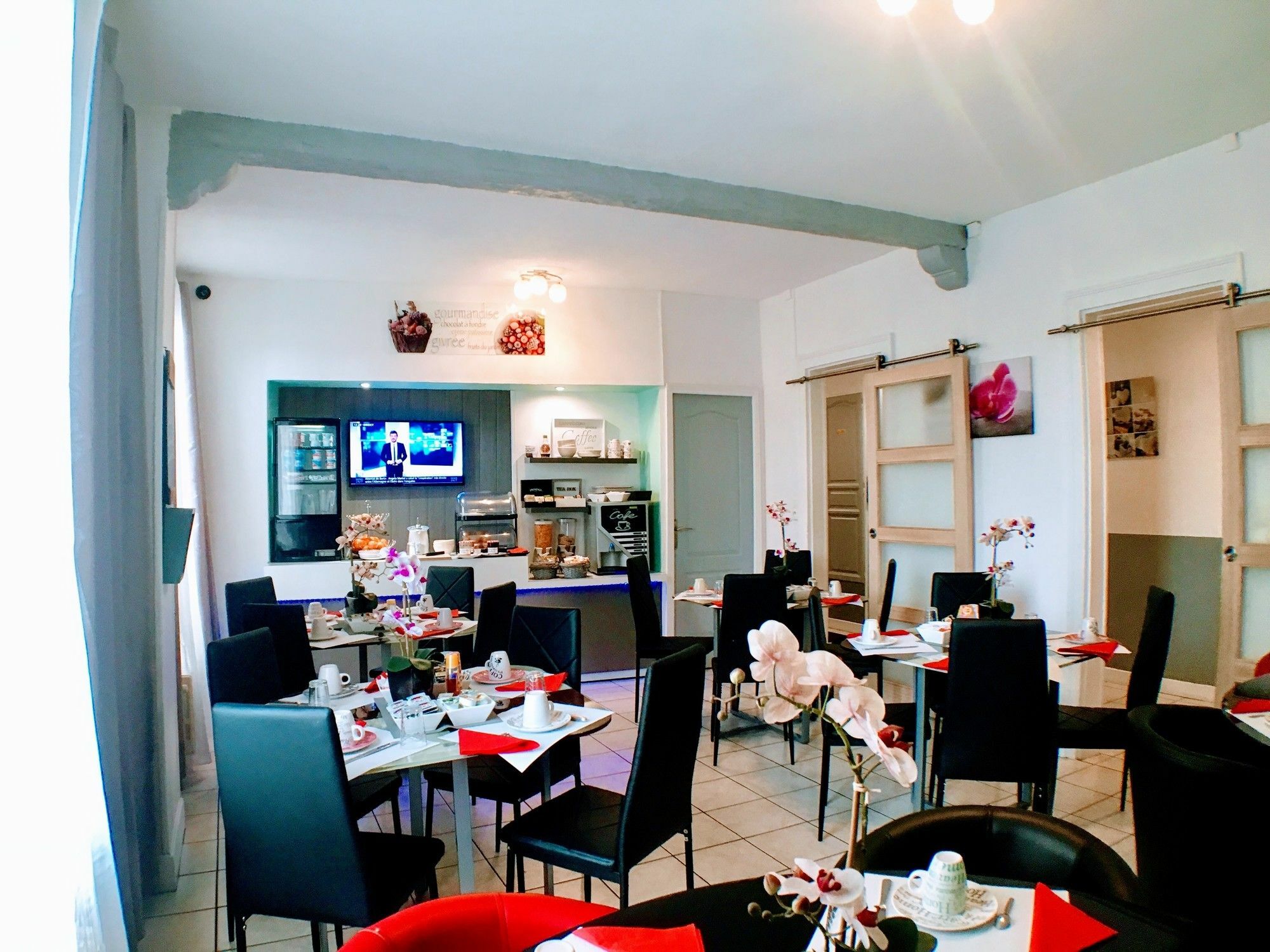 Logis Hotel Du Cirque Troyes Centre Historique Εξωτερικό φωτογραφία