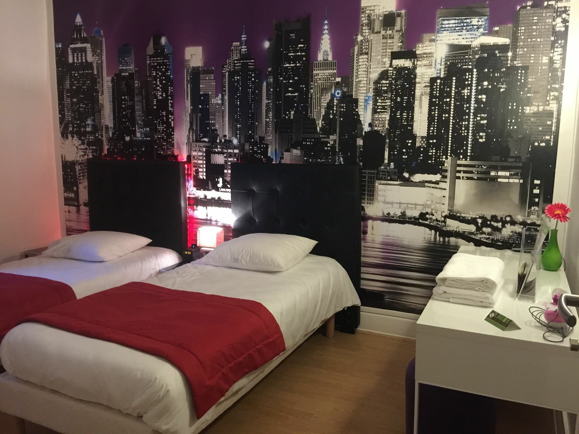 Logis Hotel Du Cirque Troyes Centre Historique Εξωτερικό φωτογραφία