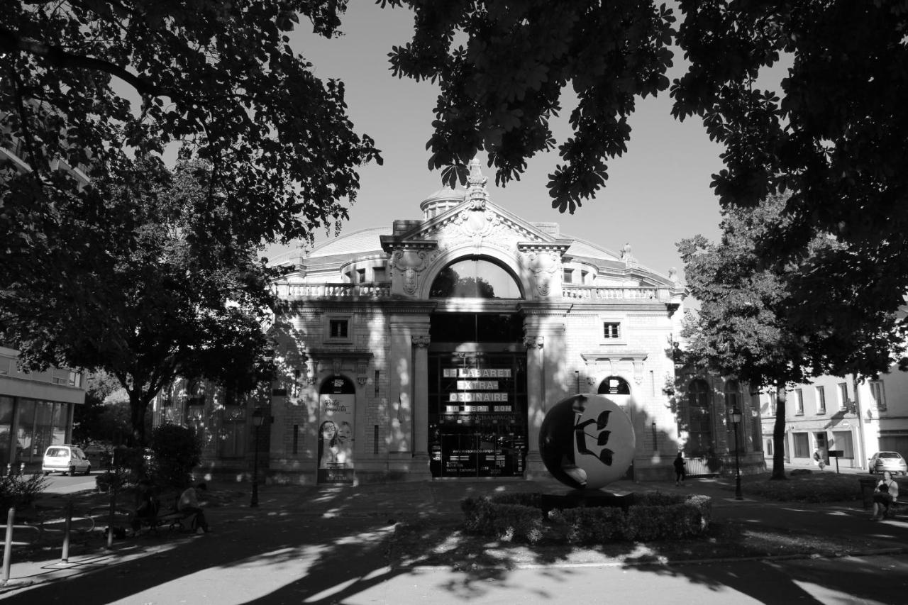 Logis Hotel Du Cirque Troyes Centre Historique Εξωτερικό φωτογραφία